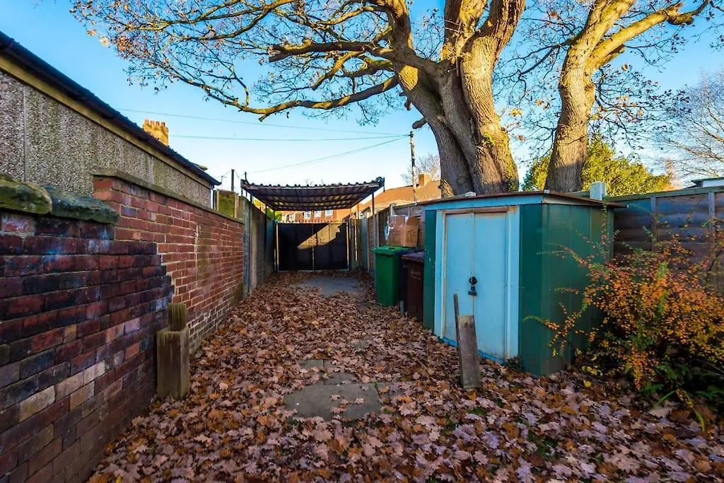 Big 7Xguest House 3Xvan Locked Carport Garden Leeds & Bradford 0*, Leeds (West Yorkshire)